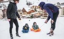 Quelles stations de ski famille vacances d'hiver 2025 - 2026 proches Bordeaux ?
