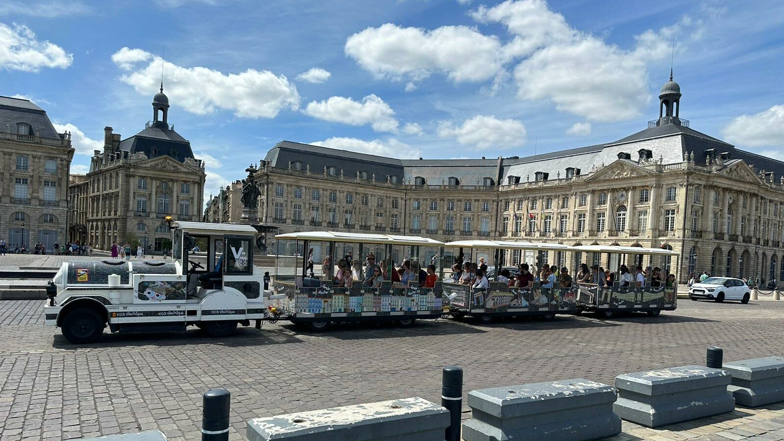 visite-touristique-petit-train-bordeaux