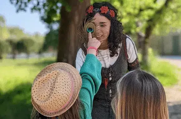 alice-au-pays-des-paons-gironde-enfant