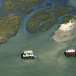 Vue aérienne de l’Île aux Oiseaux au cœur du Bassin d’Arcachon
