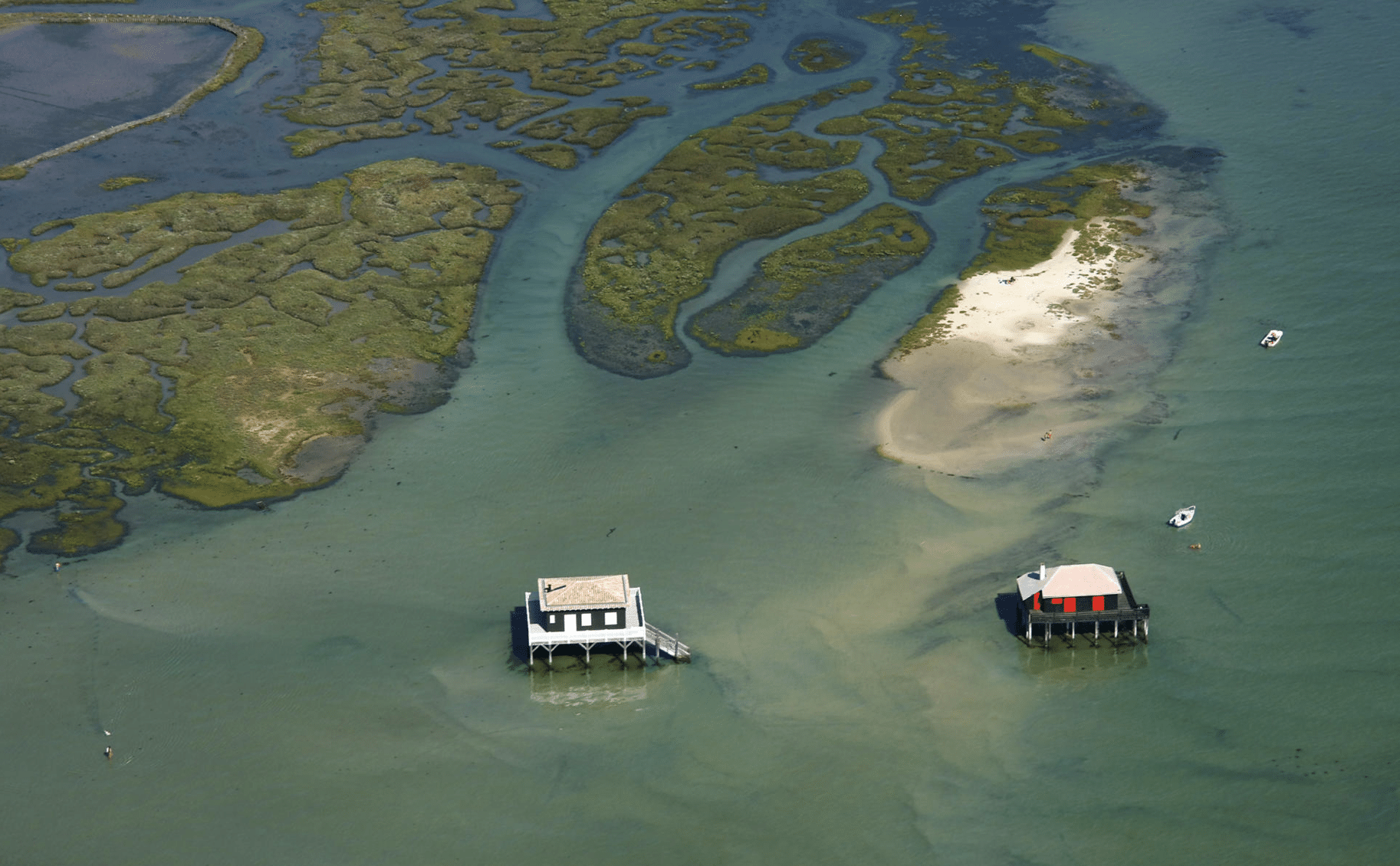 Vue aérienne de l’Île aux Oiseaux au cœur du Bassin d’Arcachon